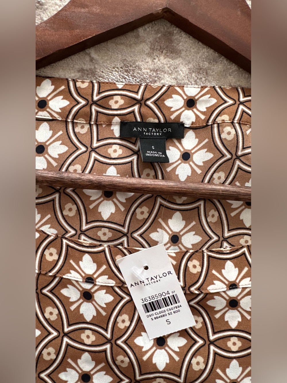 Ann Taylor Brown and Cream Geometric Sleeveless Top - size S - Picture 3 of 11